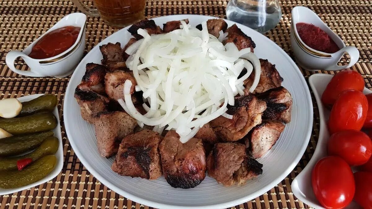 Красивый шашлык. Шашлык аппетитный. Шашлык рецепт ссср. Сочный шашлык. В белом вине маринад для шашлыка.