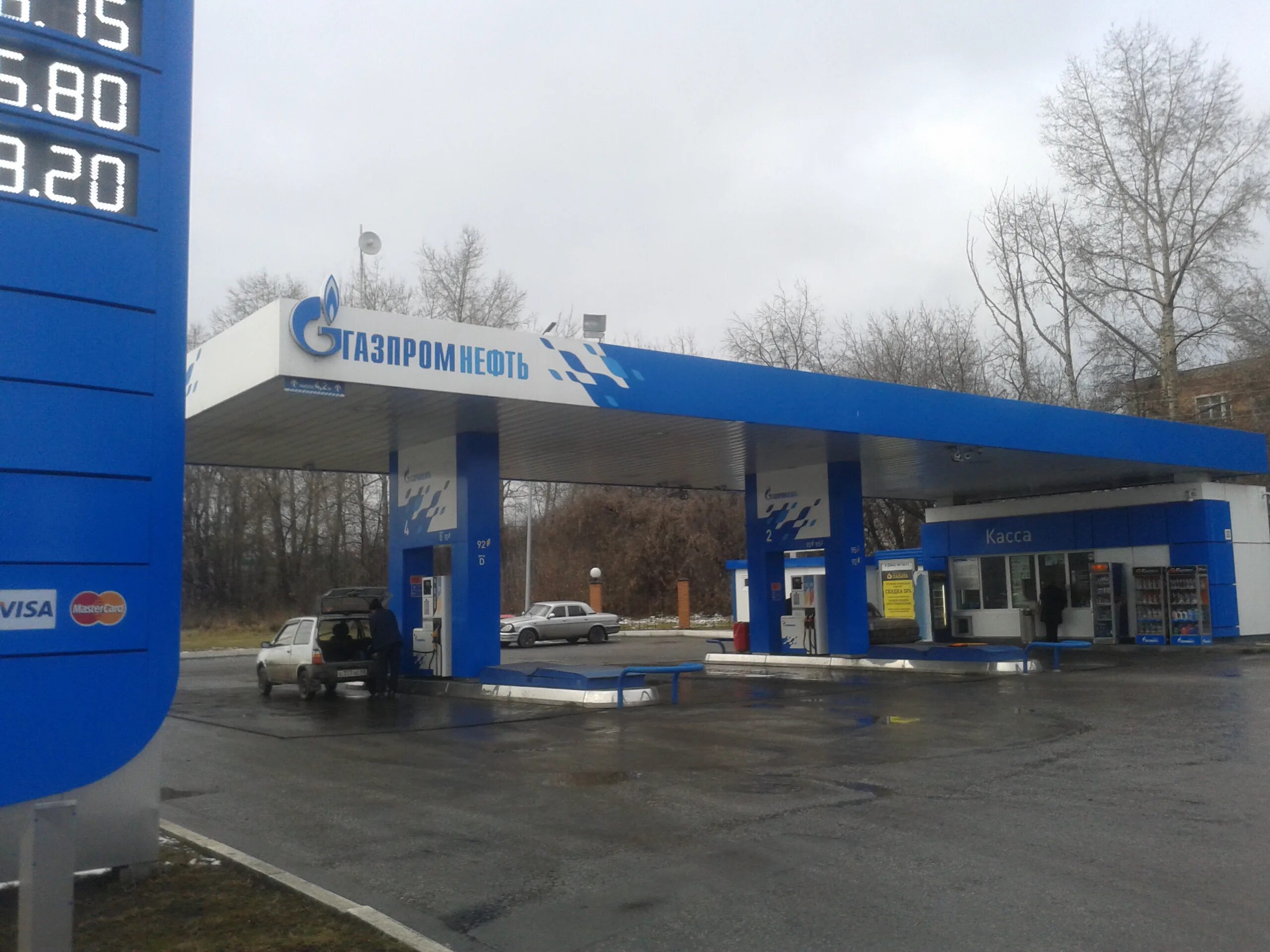 Пушкинская грс заправка. АЗС станция Газпромнефть. АЗС 140 Газпромнефть г Мыски.