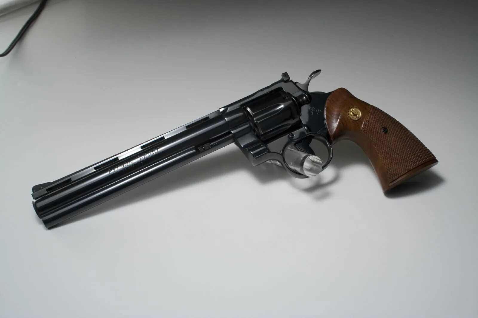 Питон в дикой природе. Питон 38. Револьвер кольт питон 45 калибра. Питон 38. Питон 38.