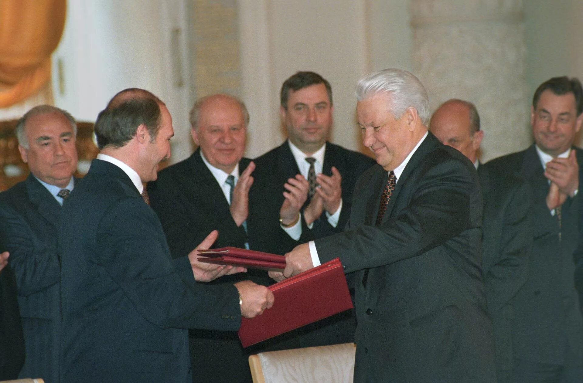 Союзное государство год образования. Ельцин Лукашенко 1999 подписание. Лукашенко и Ельцин Союзное государство. 8 Декабря 1999 Ельцин Лукашенко.