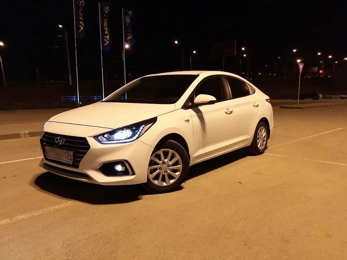 серебристый хендай солярис 2018 года. хендай солярис 2017 красный. Hyundai solaris 2018 red. Solaris 2018 года. Hyundai solaris 2 2018 года серебристый.