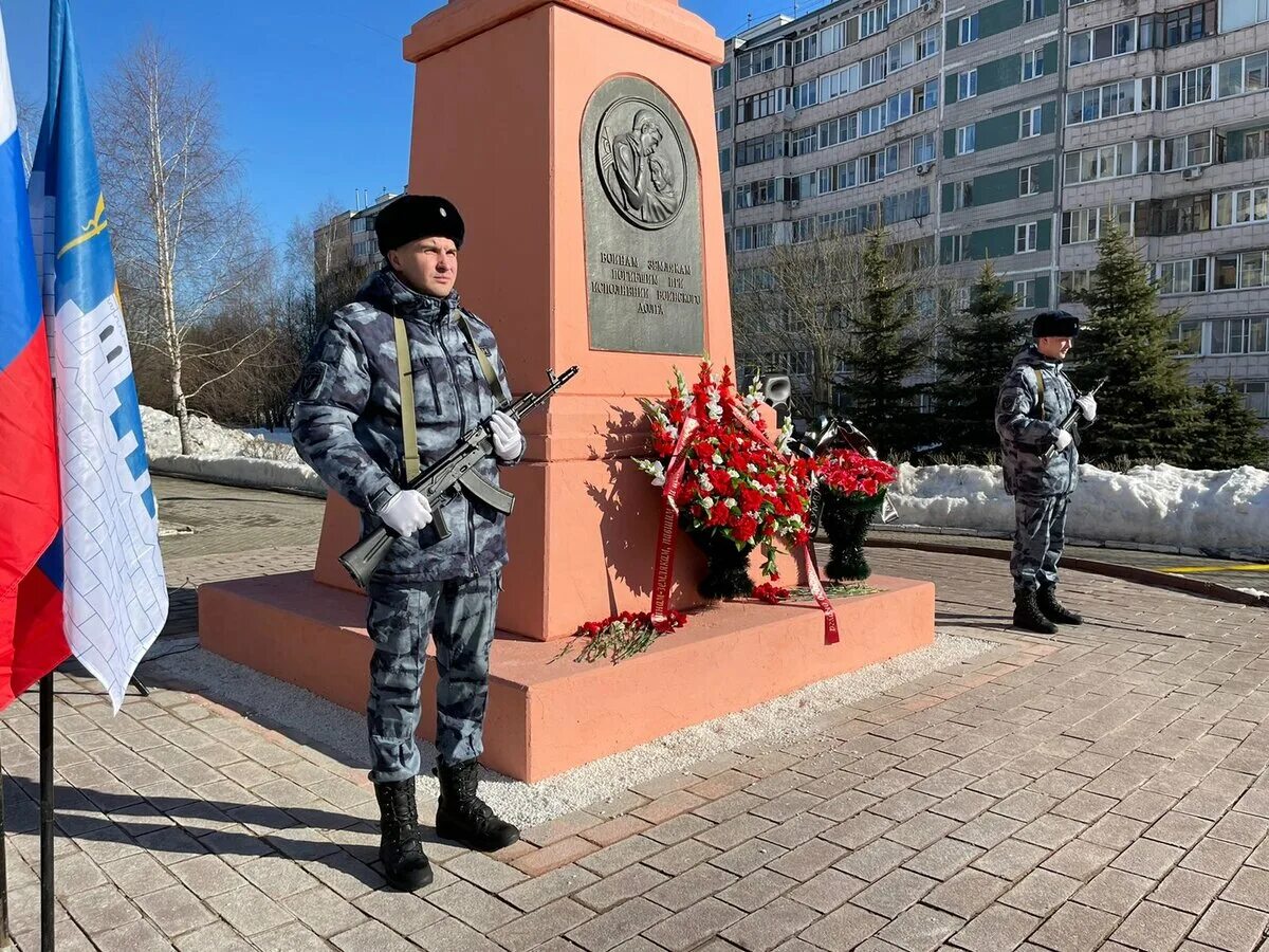 Памятник 2000 год. Сергиево Посадский ОМОН 2000. Памятник воинам интернационалистам Сергиев Посад. Памятник ОМОН Пересвет Сергиев Посад. Сергиево-Посадский ОМОН Маркелов.