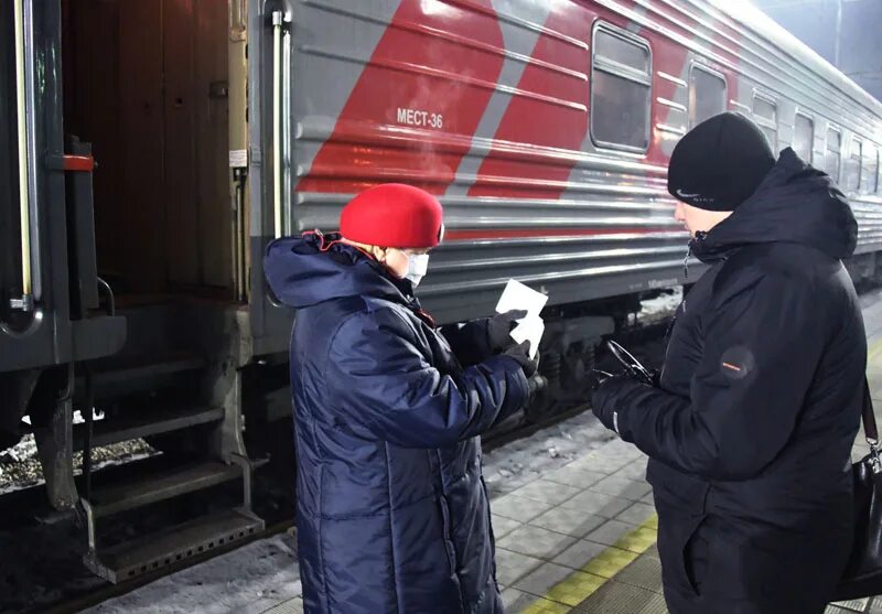 Российские поезда за 20 лет перевезли пассажиров. Российские поезда за 20 лет перевезли пассажиров. Поезд дальнего следования ржд. Юбилейный поезд. Пассажирский поезд.
