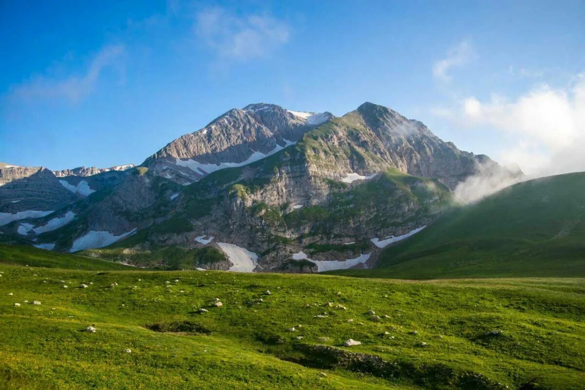 Г адыгея краснодарский край. Лаго Наки горы. Адыгеи Лаго-Наки гора Фишт. Высокогорное плато Лаго-Наки (Адыгея).. Адыгея гора плато лаки Наки.