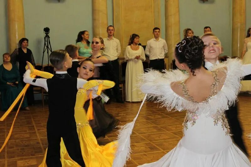 рождественский бал 2024. новогодняя вечеринка бал. рождественский бал 2024. новогодний школьный бал. гимназия 1 челябинск бал рождественский.