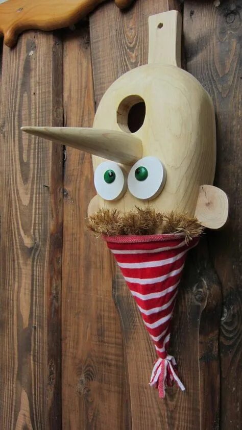 Человечек из желудей смешной. Прикольные поделки из металлолома. Необычные скворечники из дерева. Фигурки животных из пробок. Фигуры из металлического хлама.