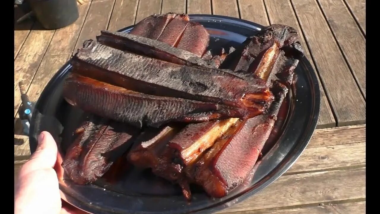 Польза мяса бобра для человека. Копченый бобровый хвост. копченый хвост бобра копченый.