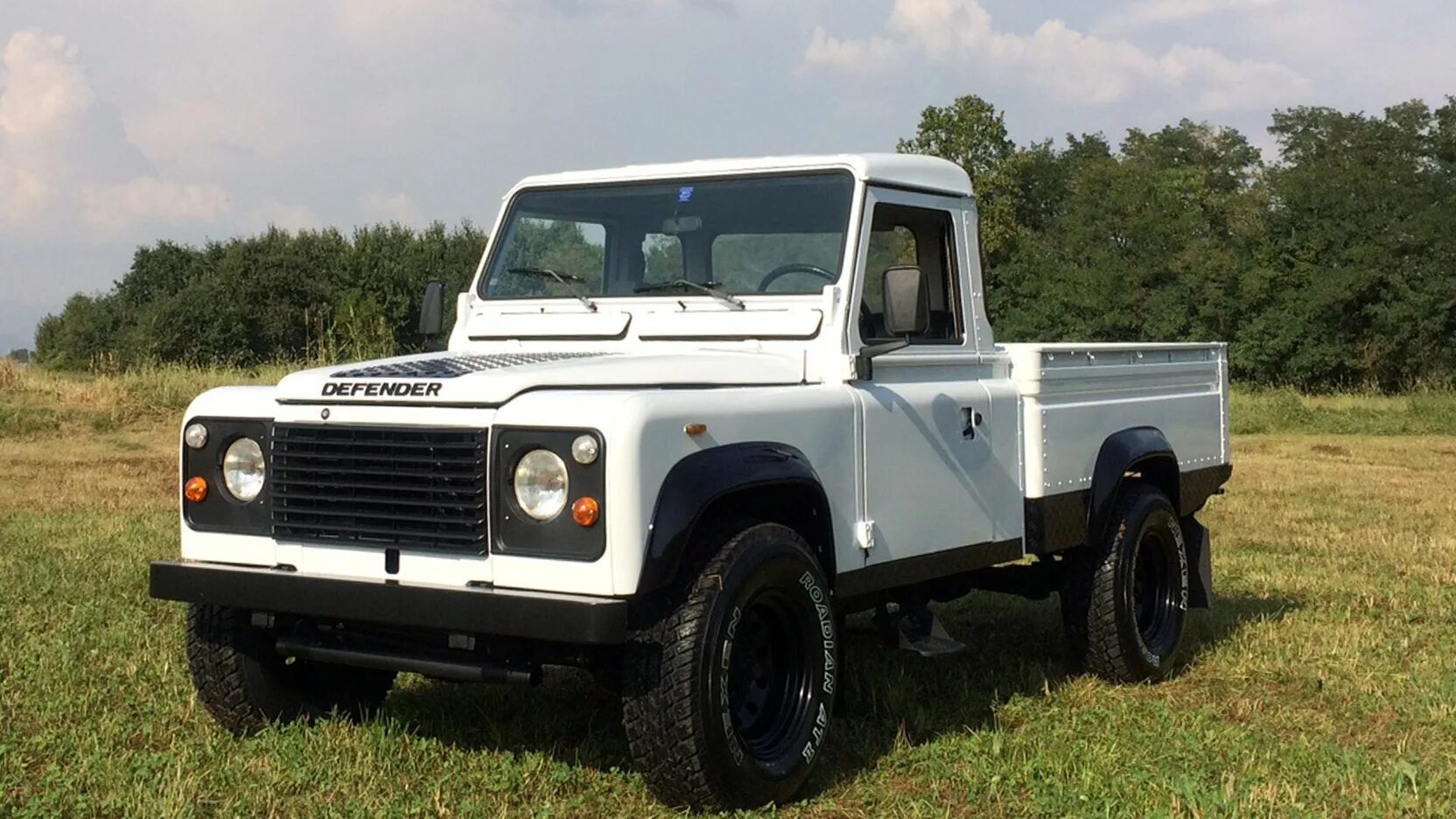 Ленд ровер пикап. Дефендер 110 пикап. land rover defender 110 пикап. ровер 1986. ленд ровер дифферент 110 пикап.