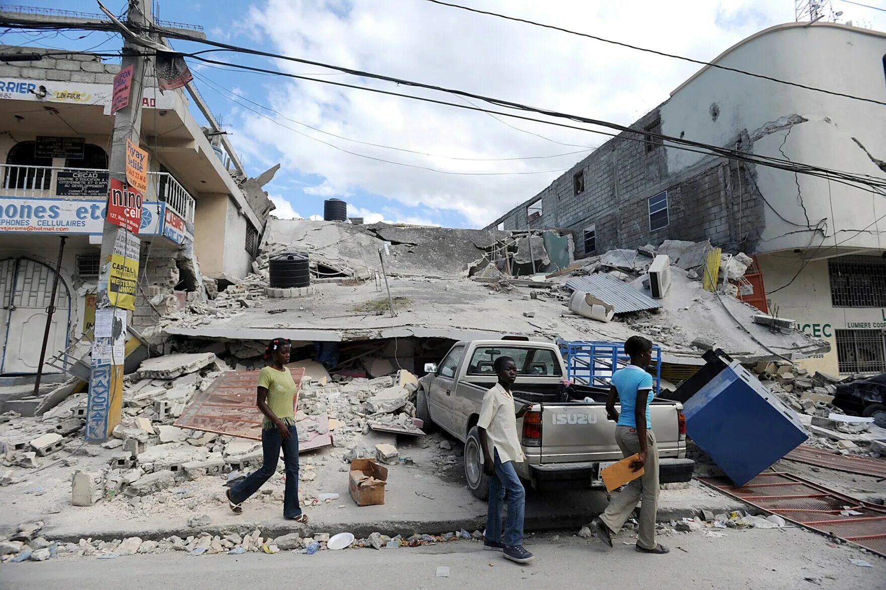 Землетрясения 2 января. Землетрясение на гаити в 2010 порт-о-пренс. Землетрясение в иране 1990 год. Землетрясения 2 января. Землетрясения 2 января.