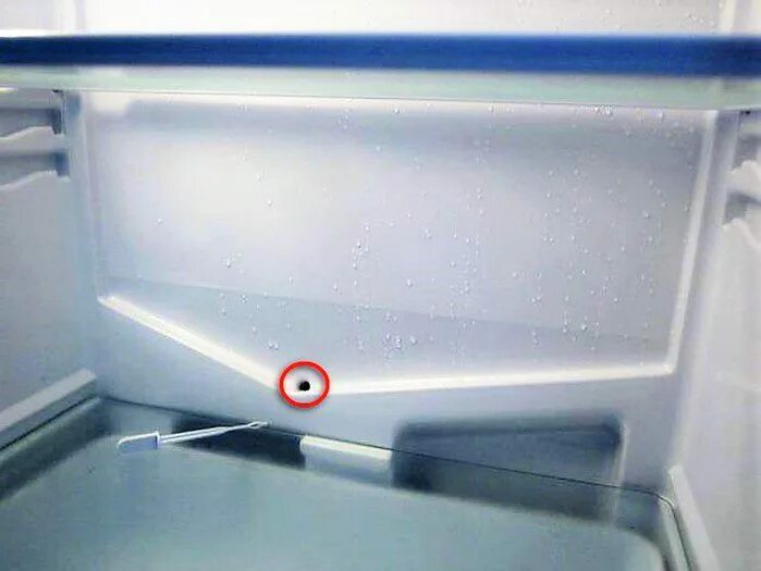 Поддон для конденсата холодильника стинол. Холодильник вода на полу. Вытек холодильник. Холодильник самсунг течёт вода снизу. Холодильник вода на полу.
