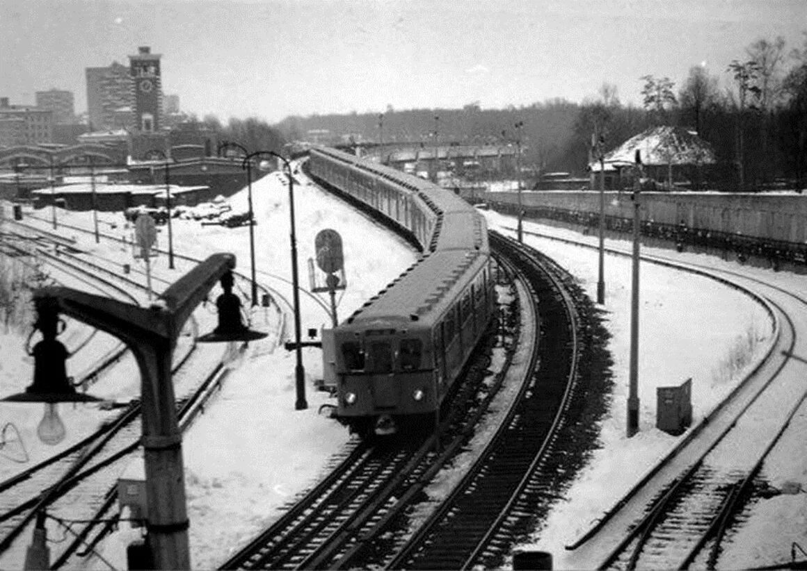 Метро Измайловский парк 1961. Измайловская эстакада метро. Станция Измайловский парк. Станция метро Измайловский парк. Метро старого года