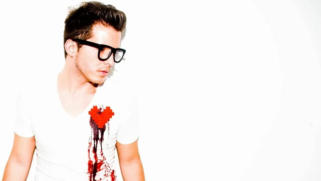 Simon curtis superhero. Саймон Кёртис. Саймон Кёртис певец. Simon Curtis Flesh. Саймон Кертис album Love.