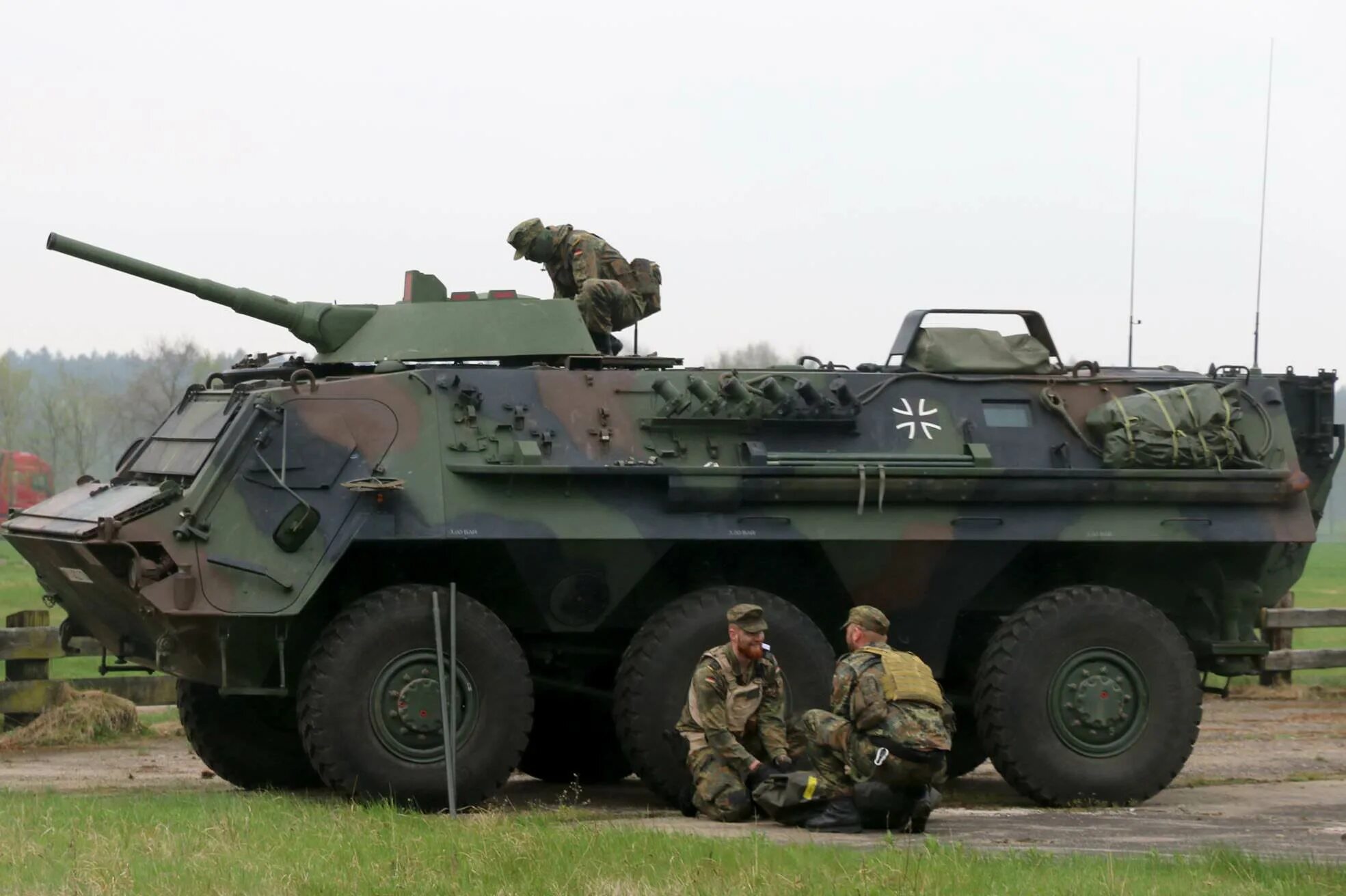 Бтр с башней. Бтр tpz-1 фукс. немецкий бтр tpz 1 fuchs. бтр фукс-2. бронетранспортер tpz fuchs.