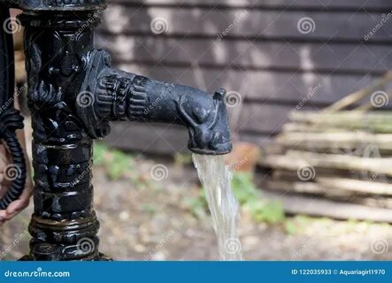 Старая водяная помпа
