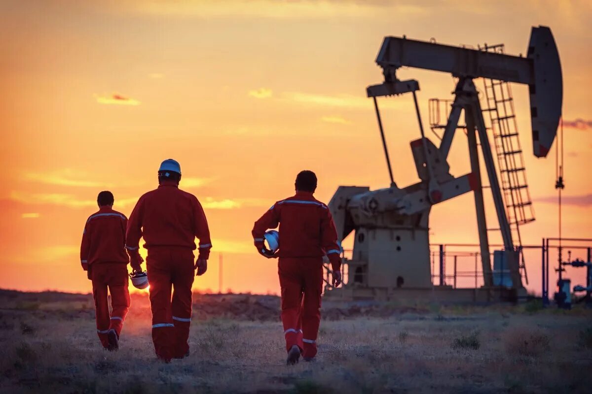 Добыча нефти. Оператор по добыче нефти и газа. Работа нефтяного. Инженер нефтяник. Бурение нефтяных и газовых скважин.