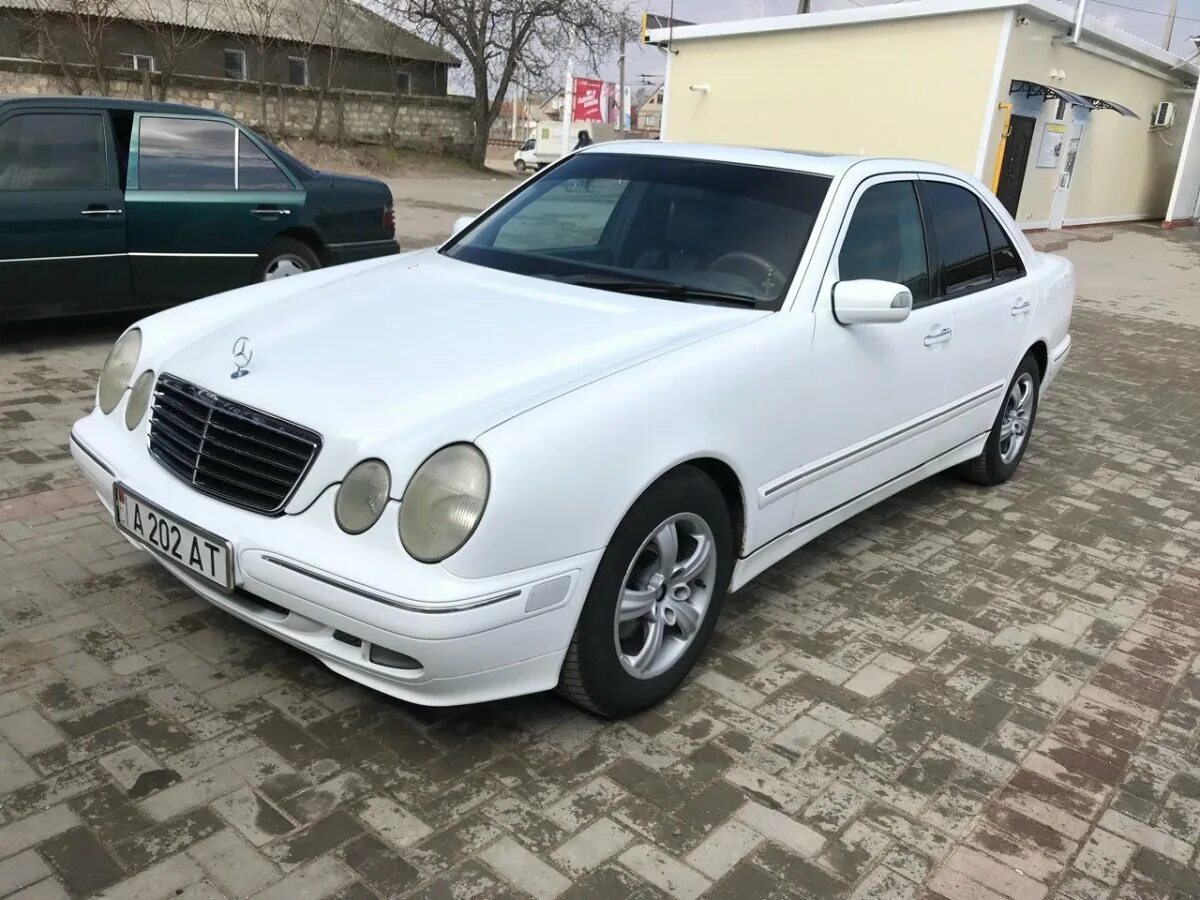 Мерседес е210 купить. Мерседес 210 2000. Mercedes w210 2000. Мерседес w210 белый. Мерседес 210 2001.