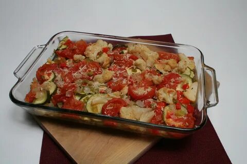 Замороженные овощи с мясом в духовке