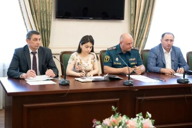 Депутаты карачаево черкесской республики. Руководитель кубанских бассейновое водное управление. уфсб по карачаево-черкесской республике. уфсб по кчр начальник. управление водных ресурсов кчр руководитель.