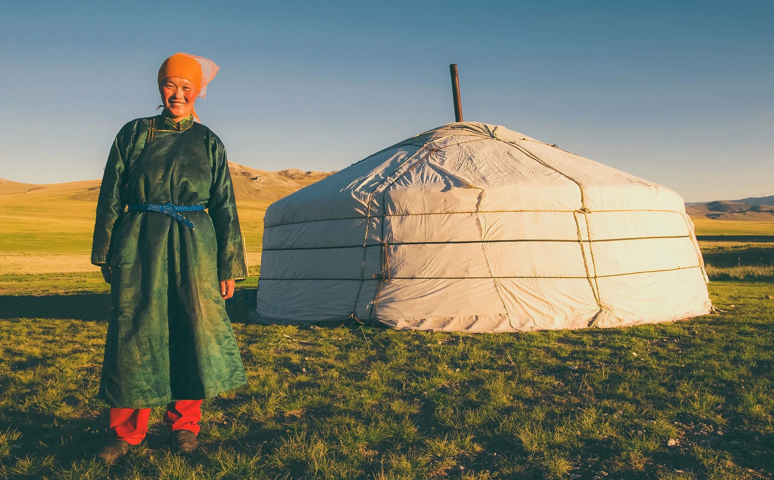 Кыргызстан юрта эстетика. Жилища кочевых народов юрта. Какой народ использовал юрту. Юрта – жилище кочевых народов. Сцена юрта.
