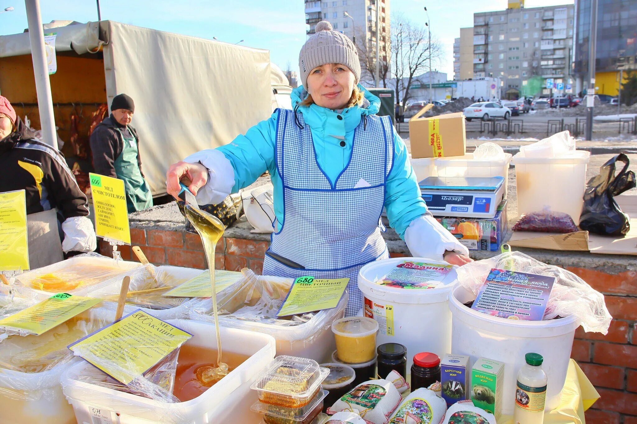 Сайт работа тобольск. Тобольск ярмарка. тобольские продукты. ярмарка башкирского меда. сельхоз рынок тобольск.