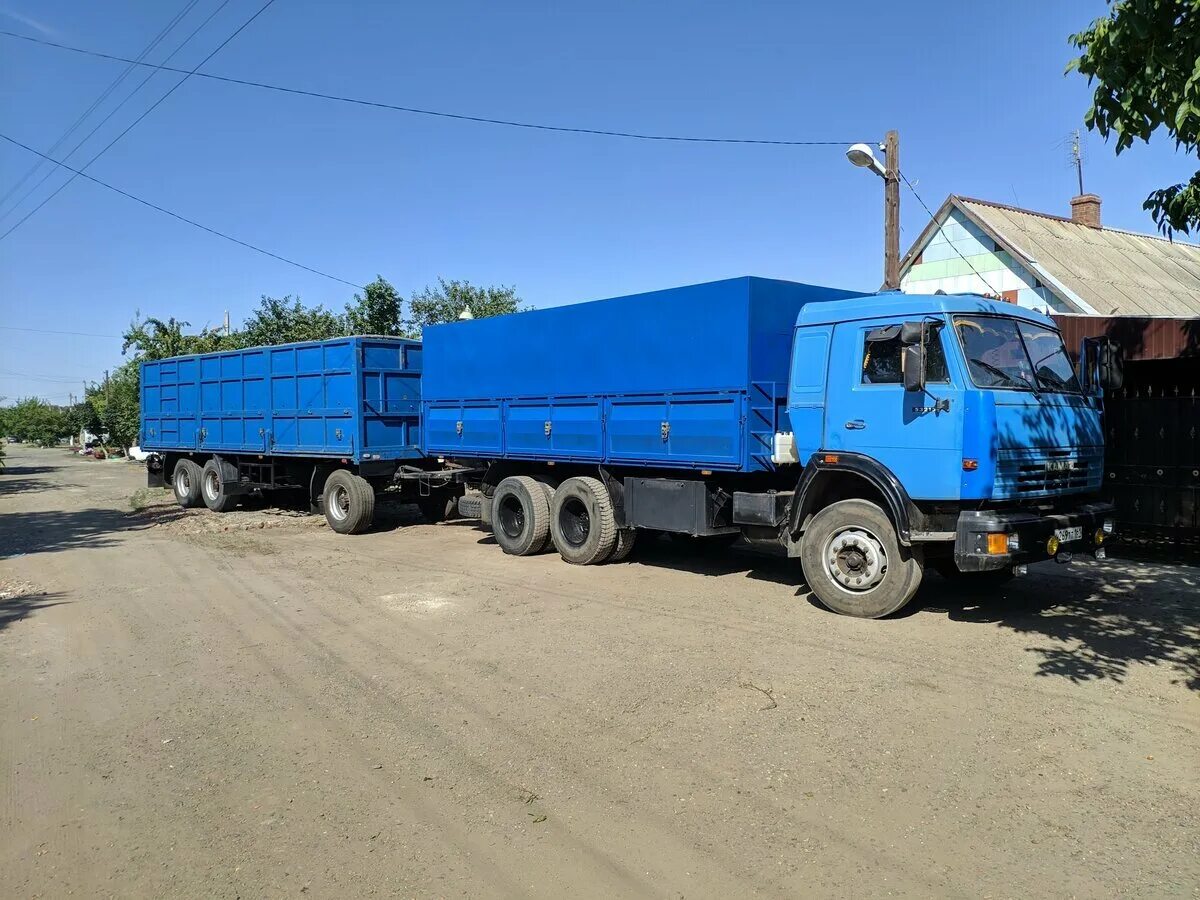 КАМАЗ 53215 зерновоз синий. КАМАЗ 5320 бортовой зерновоз. КАМАЗ 53215 синий. 53212 КАМАЗ зерновоз сельхозник. Купить камаз зерновоз с прицепом б у