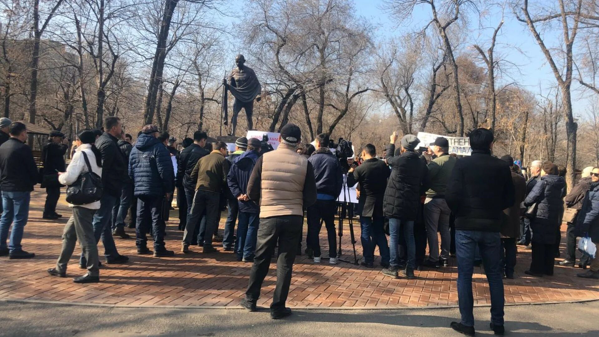 Токаев митинг. Массовые беспорядки в Казахстане. 250 Человек на фото. Митинг 29.07.2019. Митинги 29 февраля