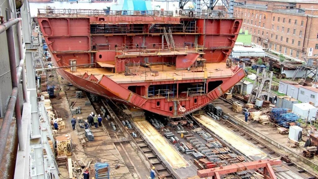 Корабельный док. Машиностроение крыма керчь судостроительный завод залив. Звезда завод дальний восток. «судостроительная верфь «бэлл». Судостроительная верфь maersk.