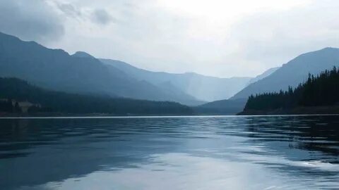 Смотрел в даль озера