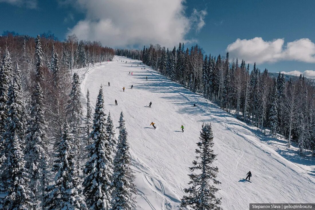 Новокузнецк горы шерегеш. Горная шория шерегеш. Лыжная база шерегеш в кемеровской области. Кемеровская область горы шерегеш. Шерегеш горнолыжный курорт фото.