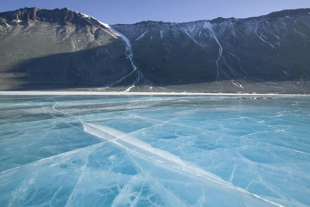 Холодный восток. Мак Мердо Долина озеро Ванда. Подледниковое озеро Восток. Озеро Восток в Антарктиде. Подледные озера Антарктиды.
