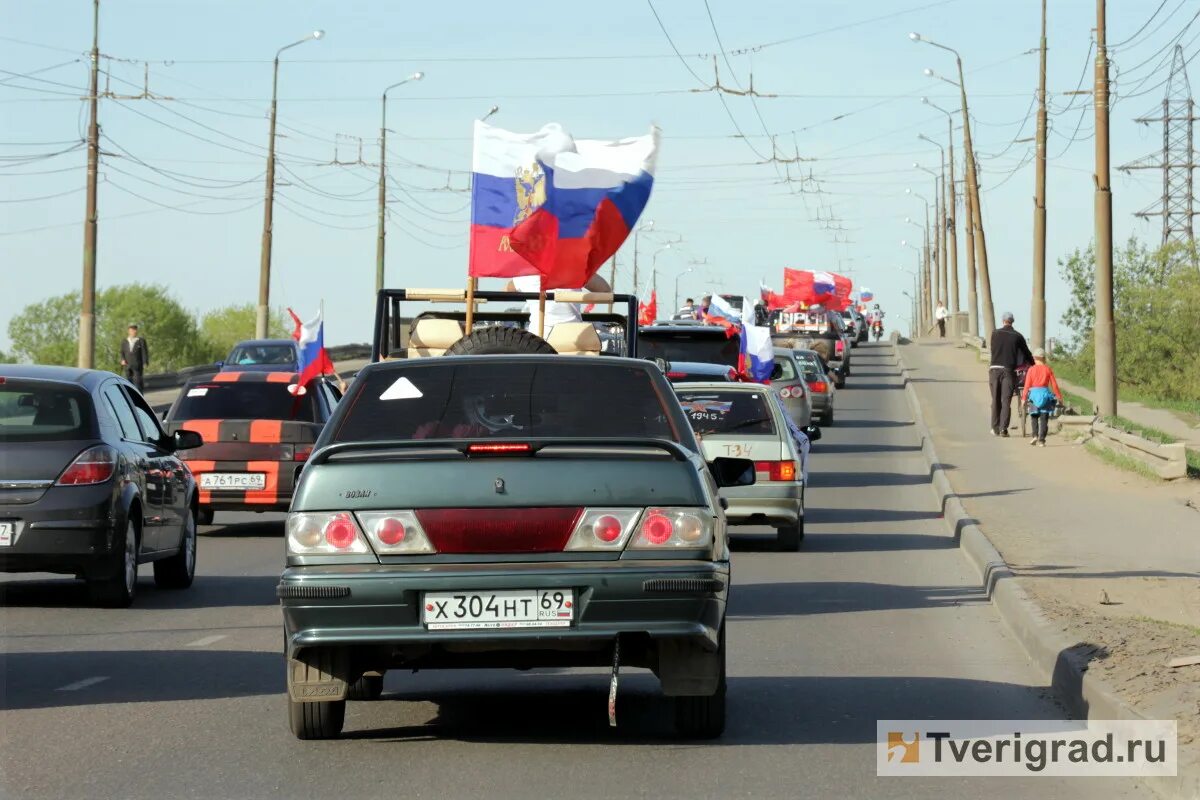 Скорость машин в колонне. Колонна машин на 9 мая. Автопробег Наряжаем машины. Колонна машин Челябинск. "Колонна машин в Белгороде".