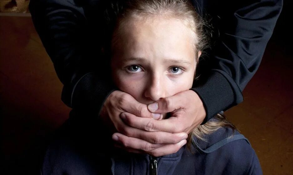 Насилие в отношении несовершеннолетних. Насилие над несовершеннолетними. похищение детей девочек.