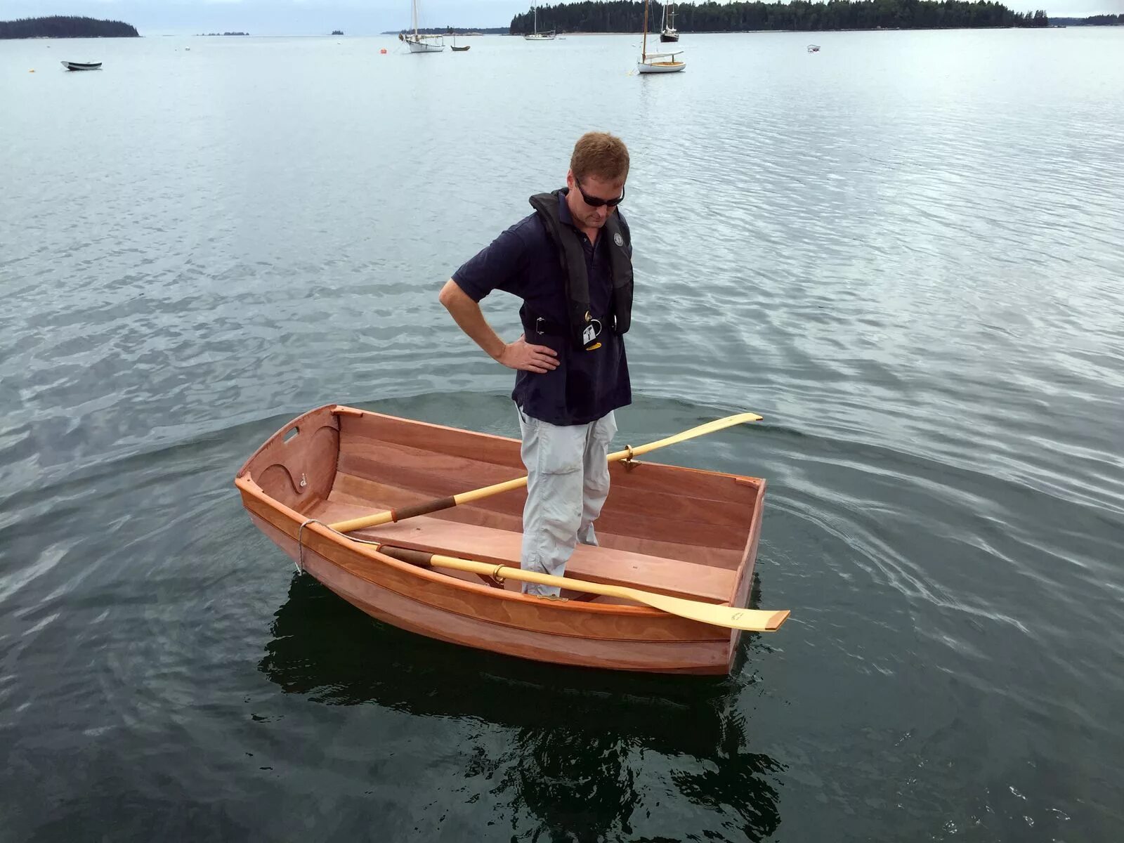 Самая маленькая лодка в мире краткое содержание. Лодка Dinghy. Гребная лодка плоскодонка Reed line 330. Гребная лодка Пелла. Лодка Махоткина.