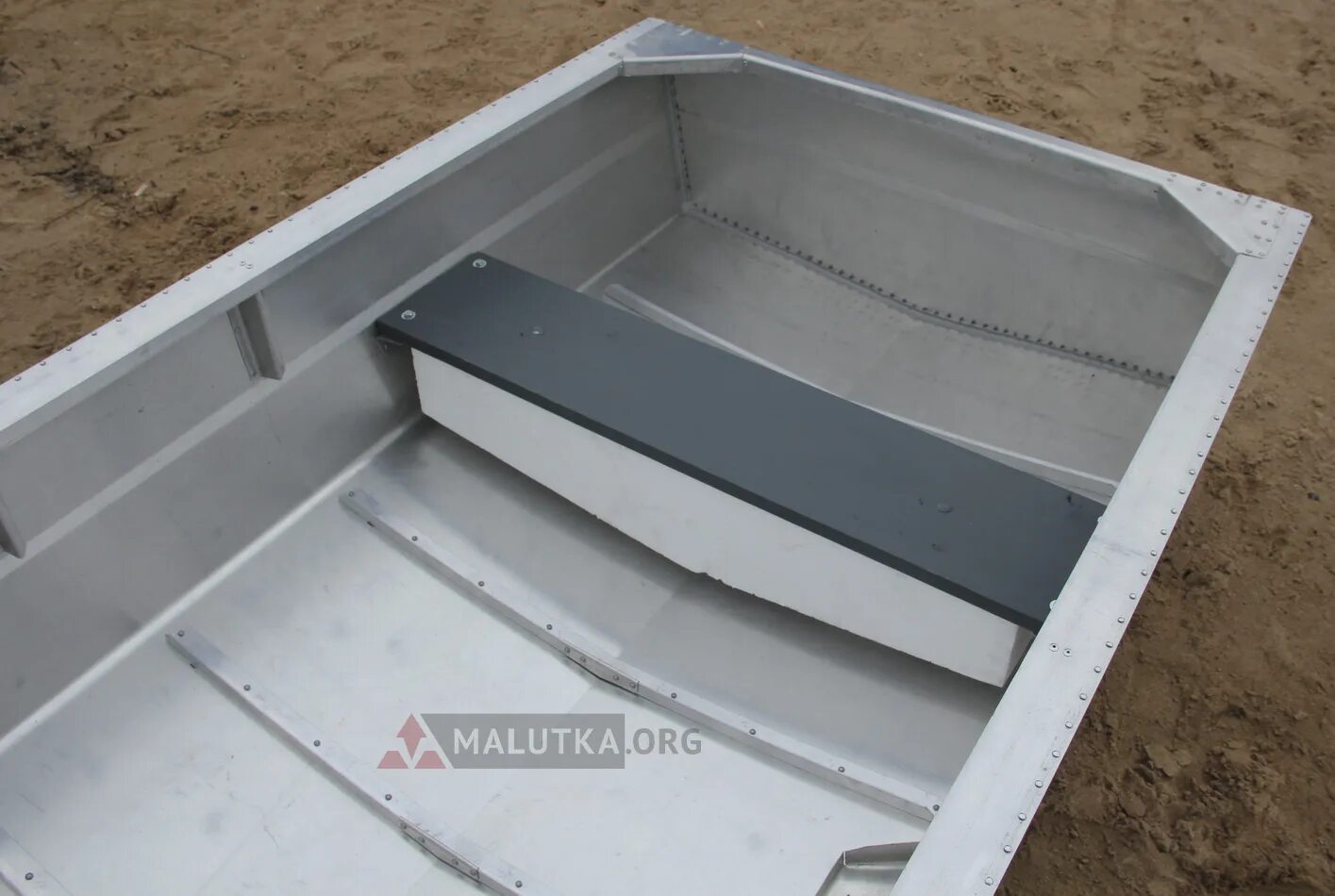 Лодка хайпалон 420. Алюминиевая лодка малютка-н 2. Надувная лодка парус двина. Лодка 2 9. Алюминиевая лодка романтика 2.