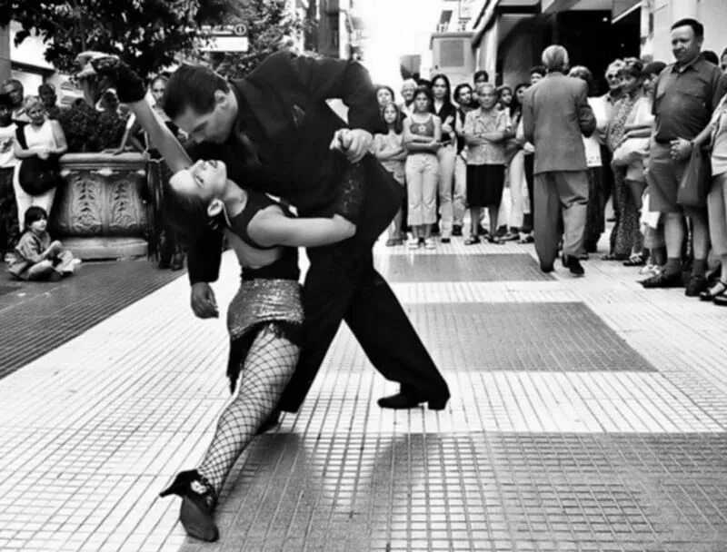 Танец где танцуют ногами. Аргентина 1950 танго. Буэнос-Айрес Аргентина танго. Танго Буэнос Айрес милонги. Буэнос Айрес танцы.
