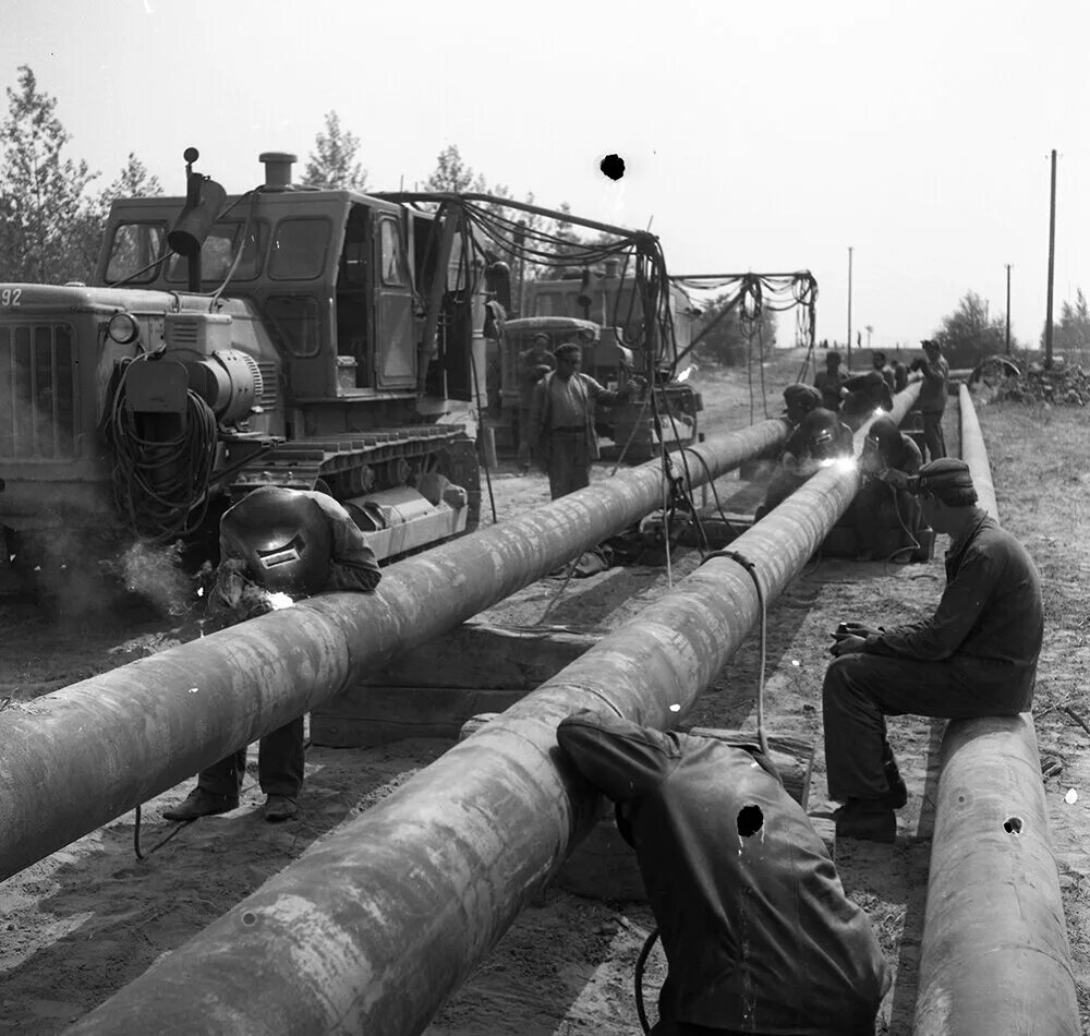 Какой нефтепровод был построен в 1960 е. Нефтепровод Дружба 1964. Нефтепровод Дружба Ужгород. Нефтепровод Зольное Кряж. Строительство нефтепровода Дружба.