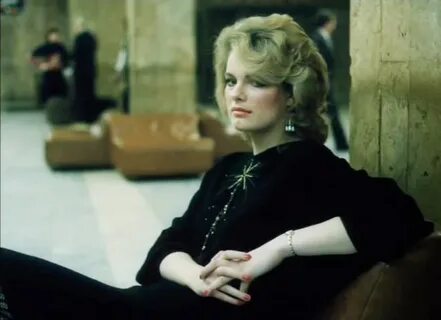 Tukli mushuklar bilan xizmatkorlarning retro pornosi