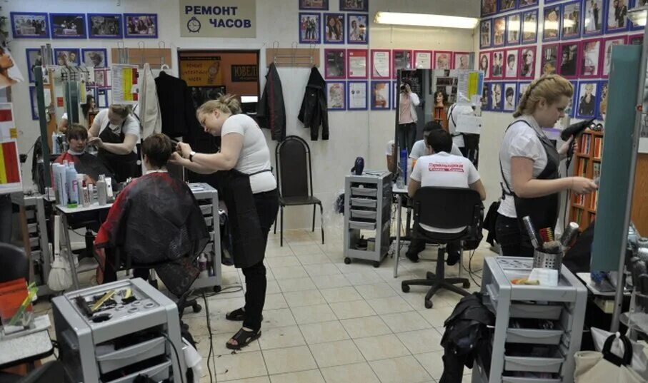 парикмахерская раздевалка. парикмахерская самая самая новочеркасский бульвар. курсы парикмахер стилист. константин куафюр стилист. парикмахер московский московская.