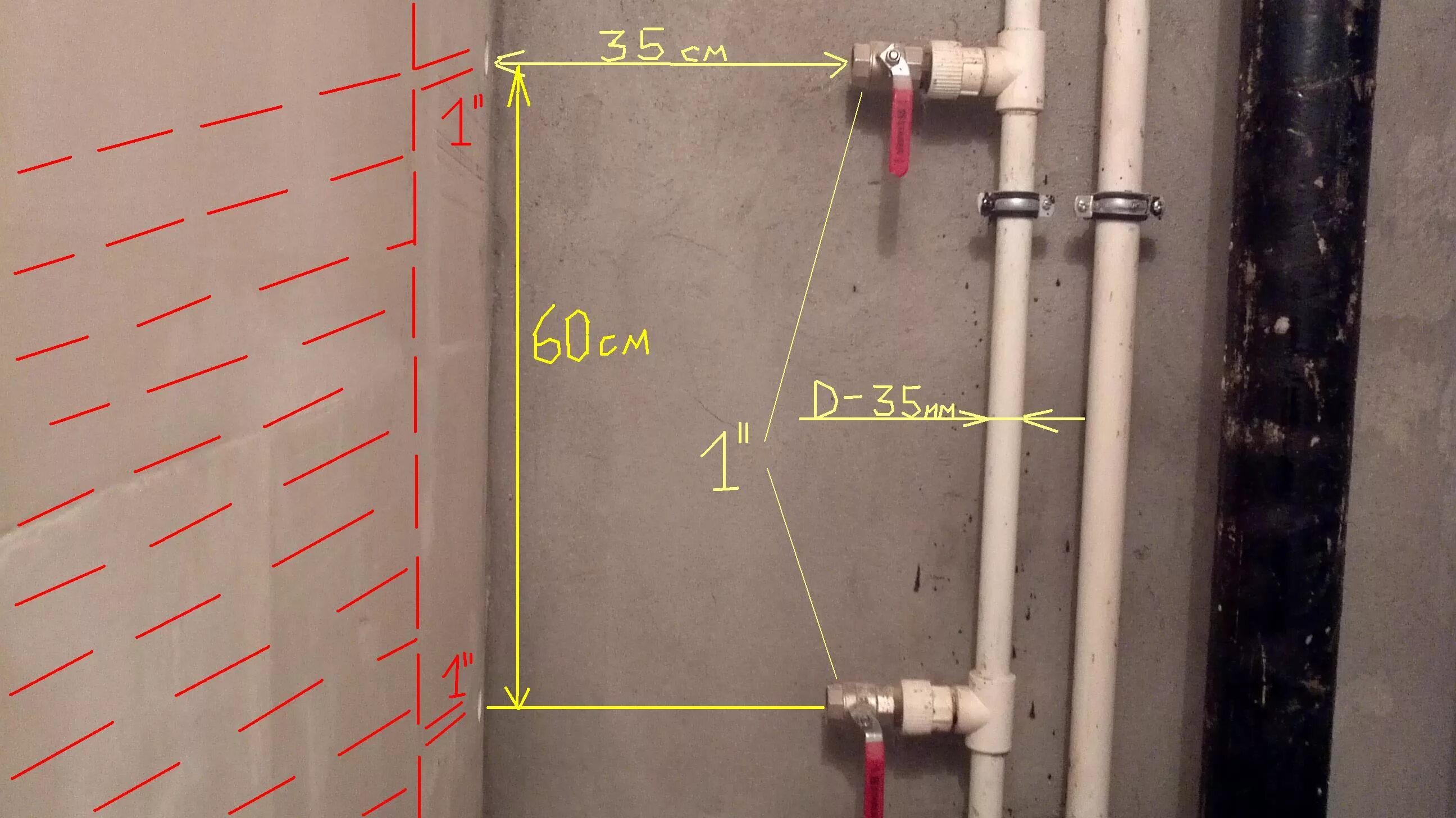 Расстояние между холодной и горячей водой. Схема установки полотенцесушителя. Труба для полотенцесушителя. Полотенцесушитель монтаж в стену. Соединение полотенцесушителя.
