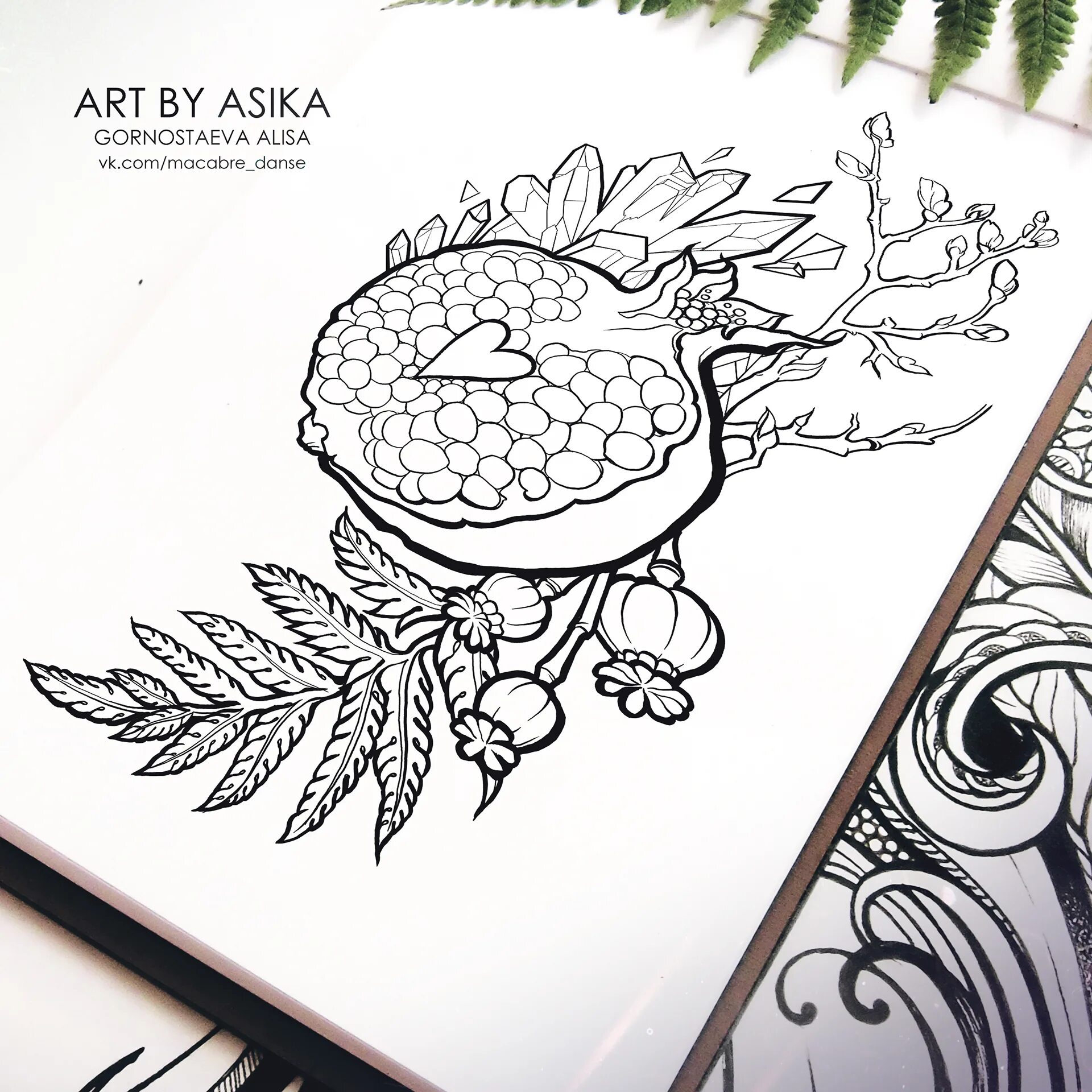 Сердце эскиз. Тату акварель гранат. Граната ф1 эскиз. Стилизованные фрукты графика. Линогравюра гранат.