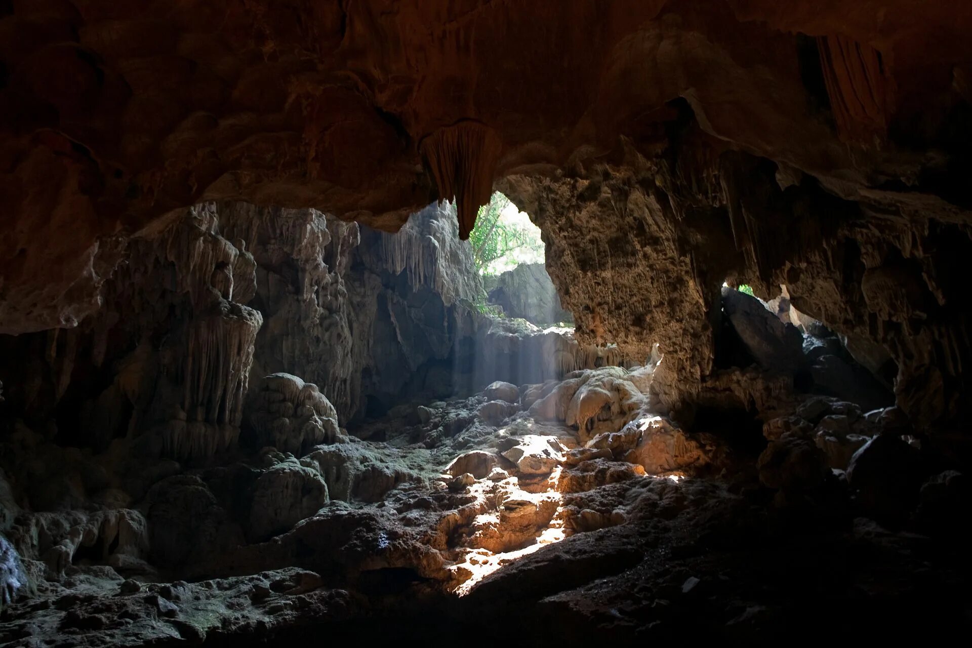 Cave v. Пещера Шондонг Вьетнам. Пещера Харрисонс-Кейв. Грот пещера Алтын тешик. Грот неглубокая пещера.