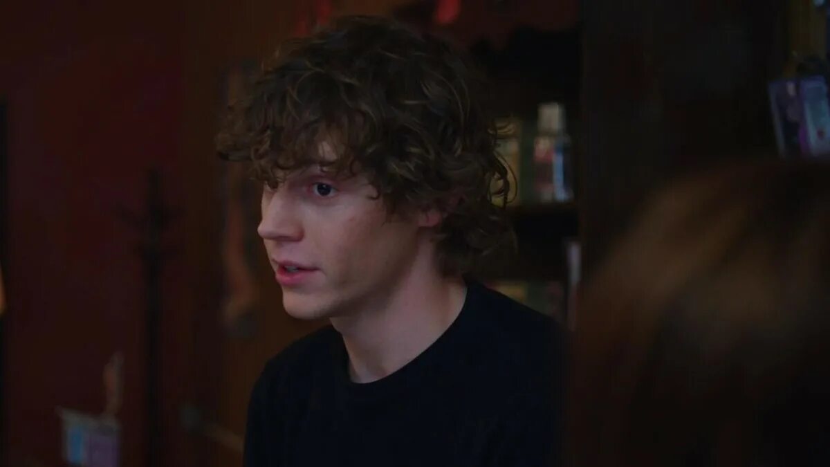 взрослый мир фото. джон кьюсак и эмма робертс. эван питерс улыбается. эван питерс взрослый мир. взрослый мир 2013 эван питерс.