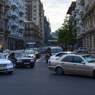 В баку на машине
