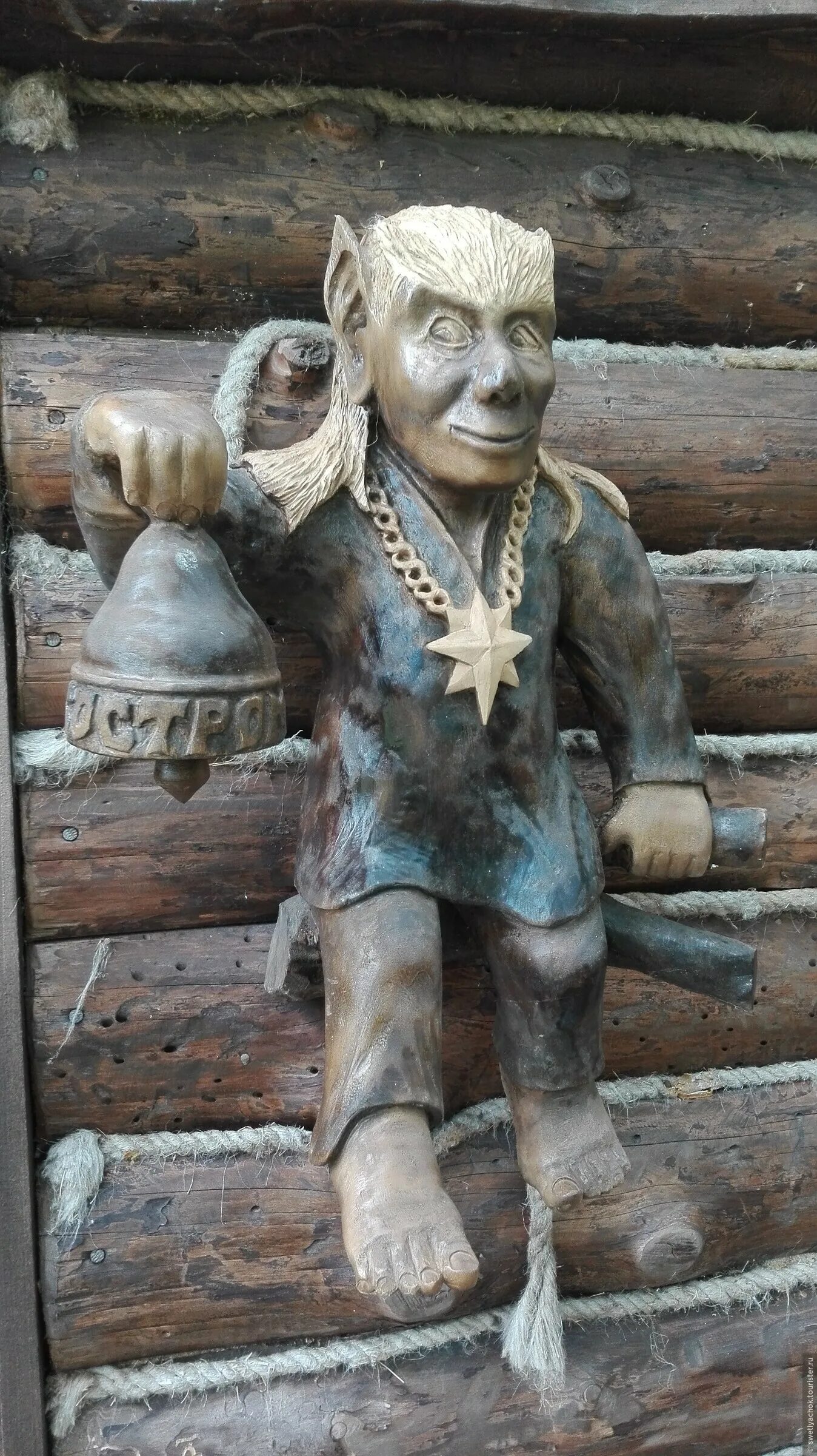 деревянные герои сказок. Lori магниты - теремок (м-017). деревянные скульптуры для сада. баба яга бензопилой. деревянные герои сказок.