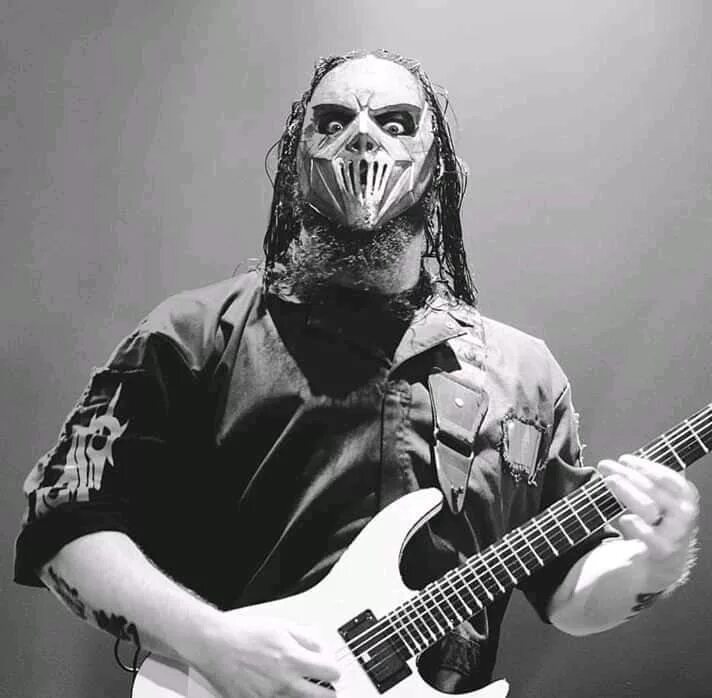 Мик томпсон. Slipknot гитарист. гитарист слипкнот мик томсон. майк томпсон слипкнот.