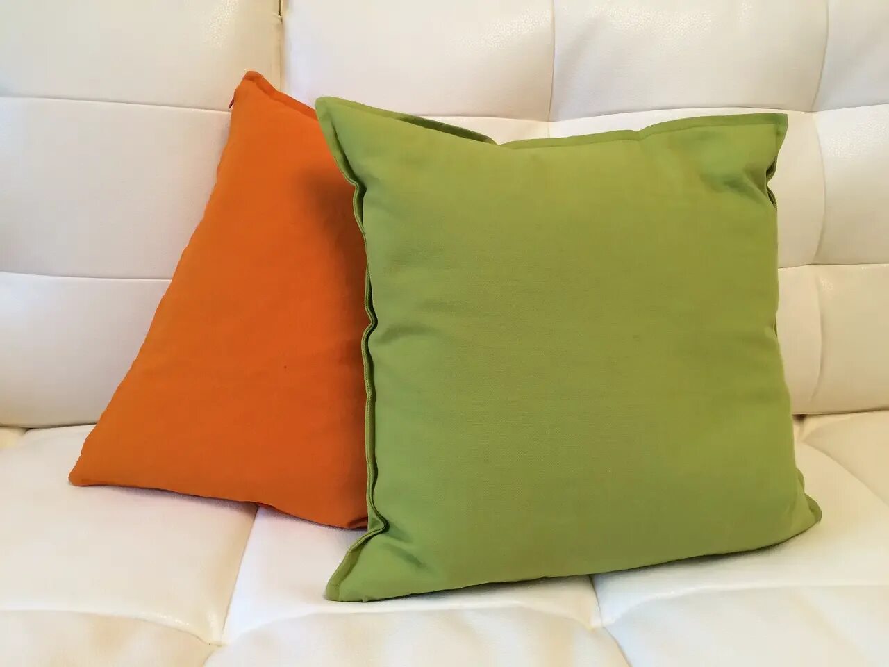 Купить подушки 5. Подушка. Диванная подушка. Подушки декоративные на диван. Цветные подушки.