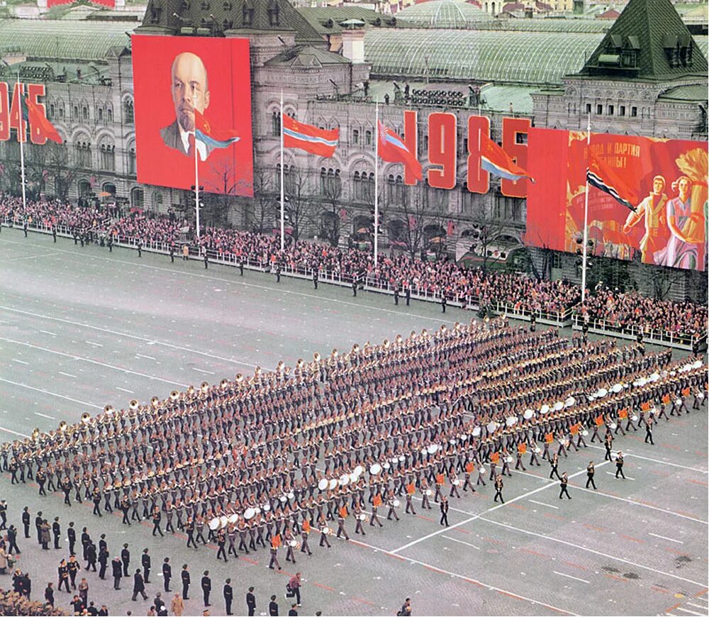Парад победы 1985 года. День победы 9 мая 1985. День победы 1985 год. Горбачев на параде победы 1985. Первый парад победы 1965.