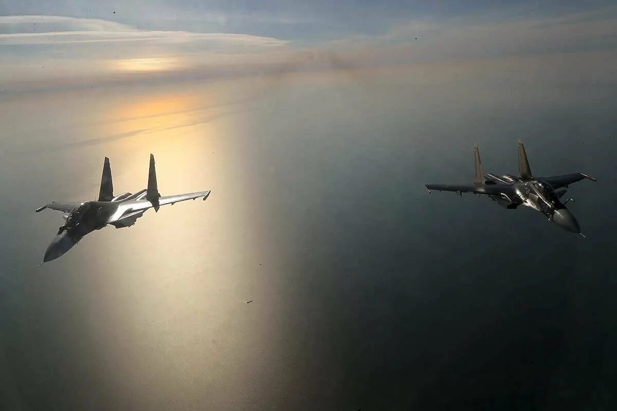 Су-30 ввс франции. Мираж-2000 самолет. Су-27 перехватил самолет-разведчик сша над черным морем. Су-24 морской авиации. Ввс черное море.