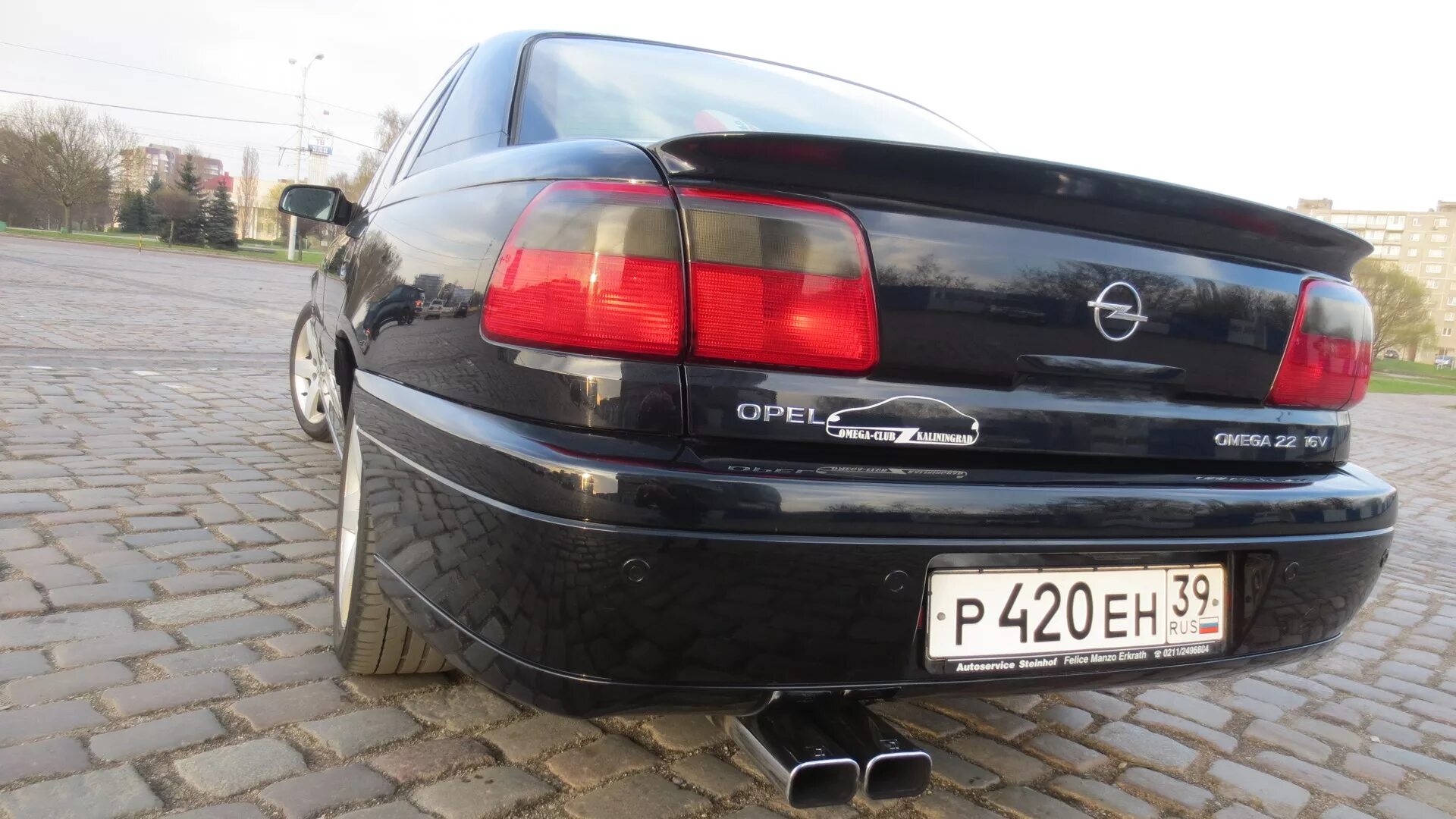 Купить опель омега б на авито. Opel Omega b 97 Spoiler. Opel Omega b спойлер. Спойлер Irmscher Opel Omega b. Omega b Irmscher спойлер.