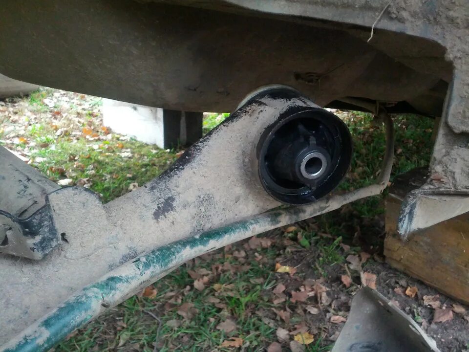 Поменять саленблоки на задней балки. Сайлентблоки задней балки логан 2. сайлентблоки балки рено логан 1. сайлентблоки задней балки рено логан 2. сайлентблоки задней балки рено логан.